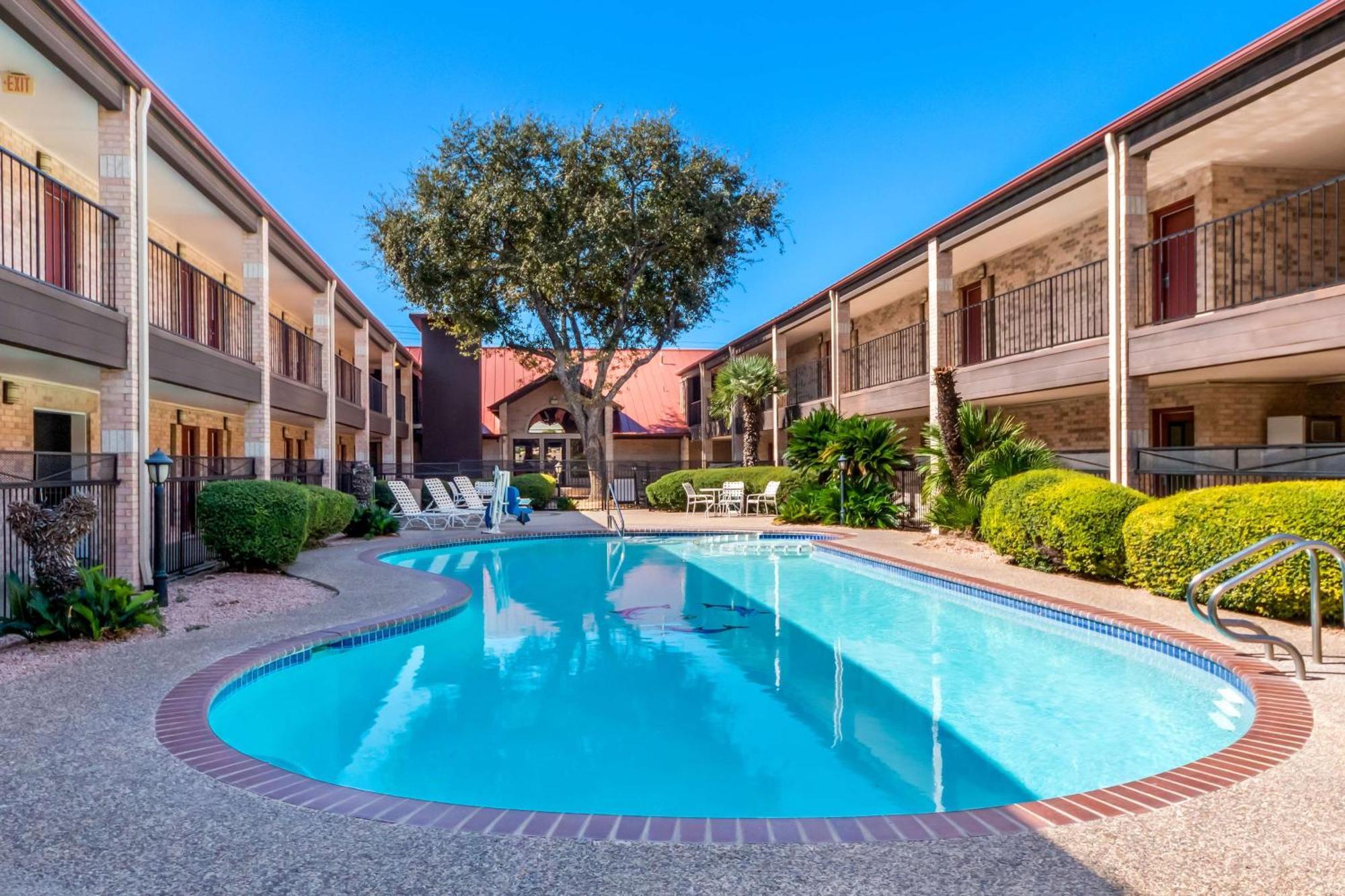 Surestay Plus By Best Western Fiesta Hotel San Antonio