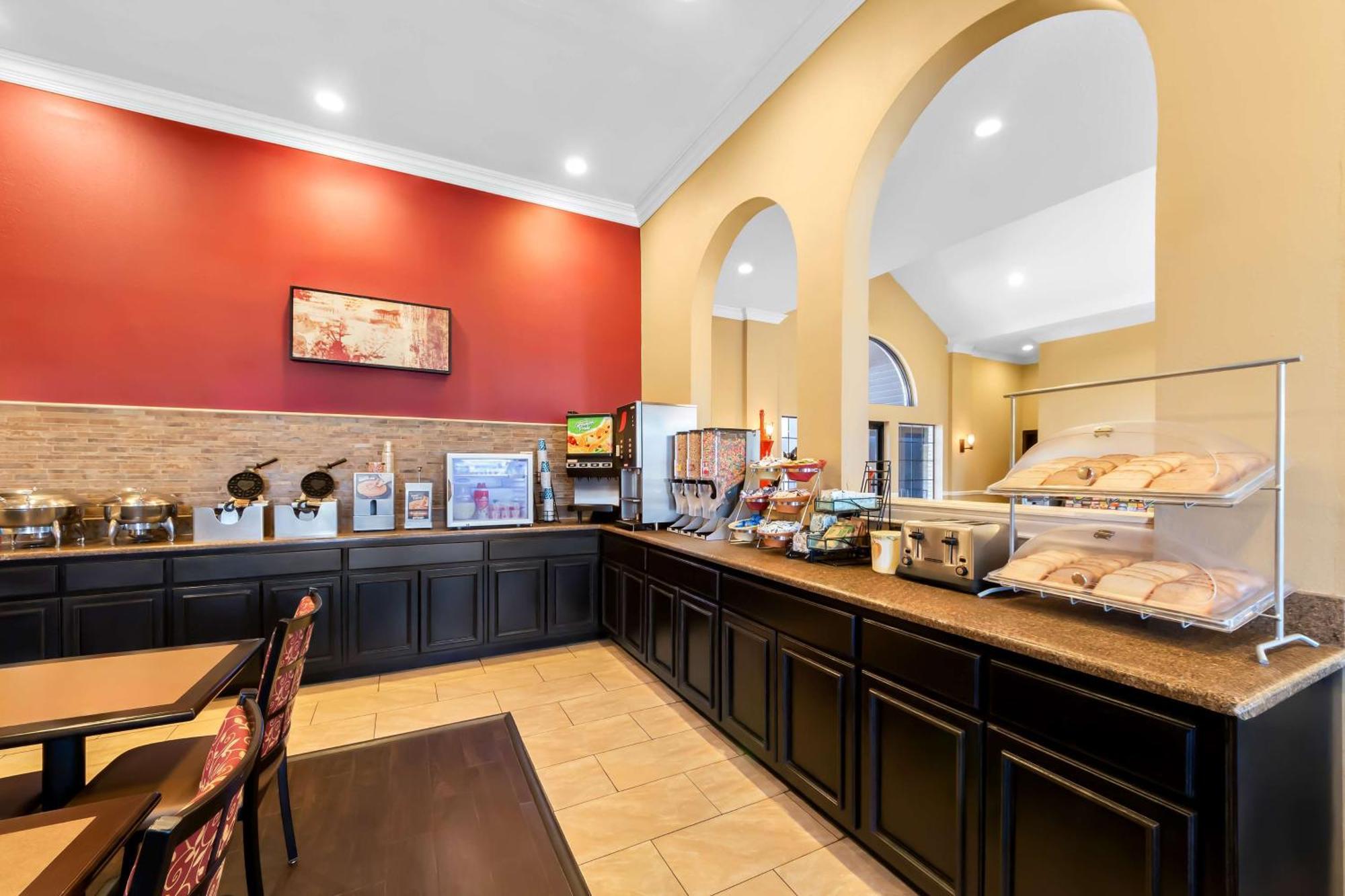 Hotel Surestay Plus By Best Western Fiesta San Antonio