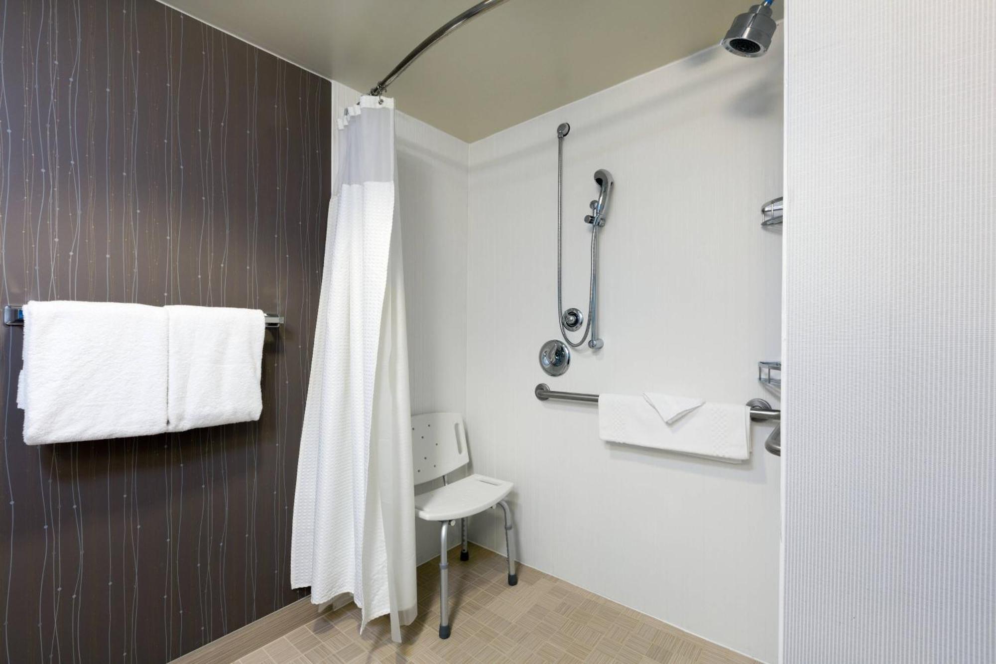 Courtyard By Marriott Airport/north Star Mall Hotel 3*