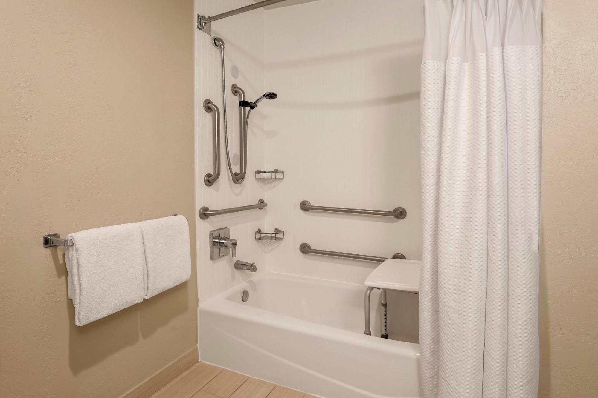 Courtyard By Marriott Airport/north Star Mall Hotel San Antonio