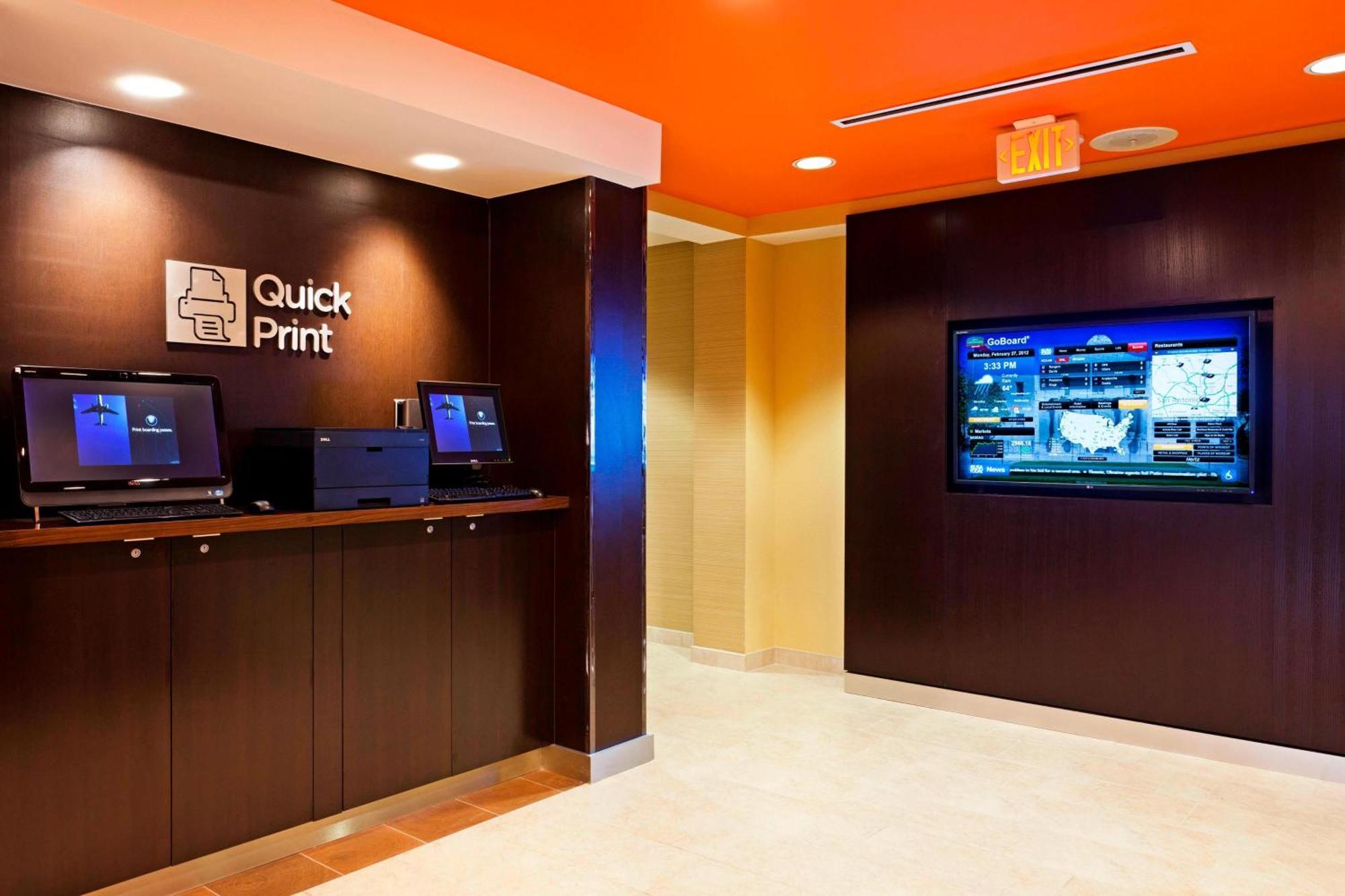 Hotel Courtyard By Marriott Airport/north Star Mall