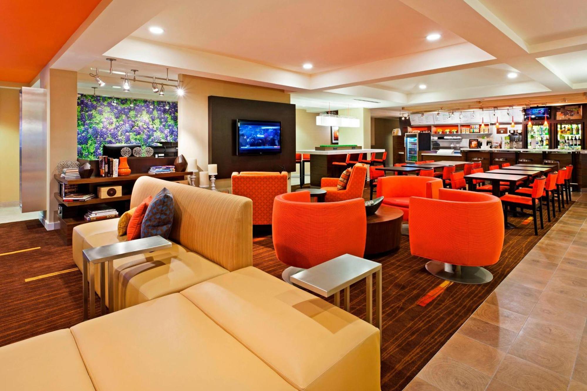 Hotel Courtyard By Marriott Airport/north Star Mall