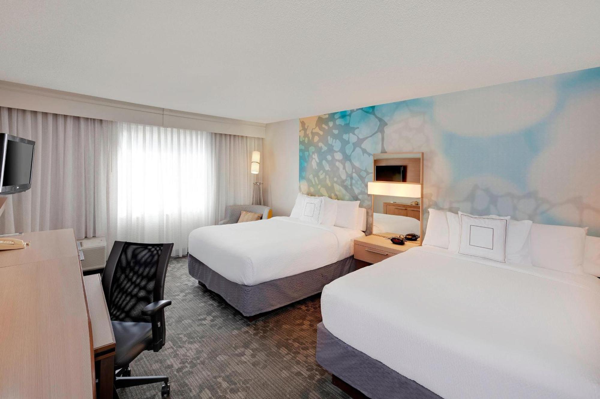 Courtyard By Marriott Airport/north Star Mall Hotel