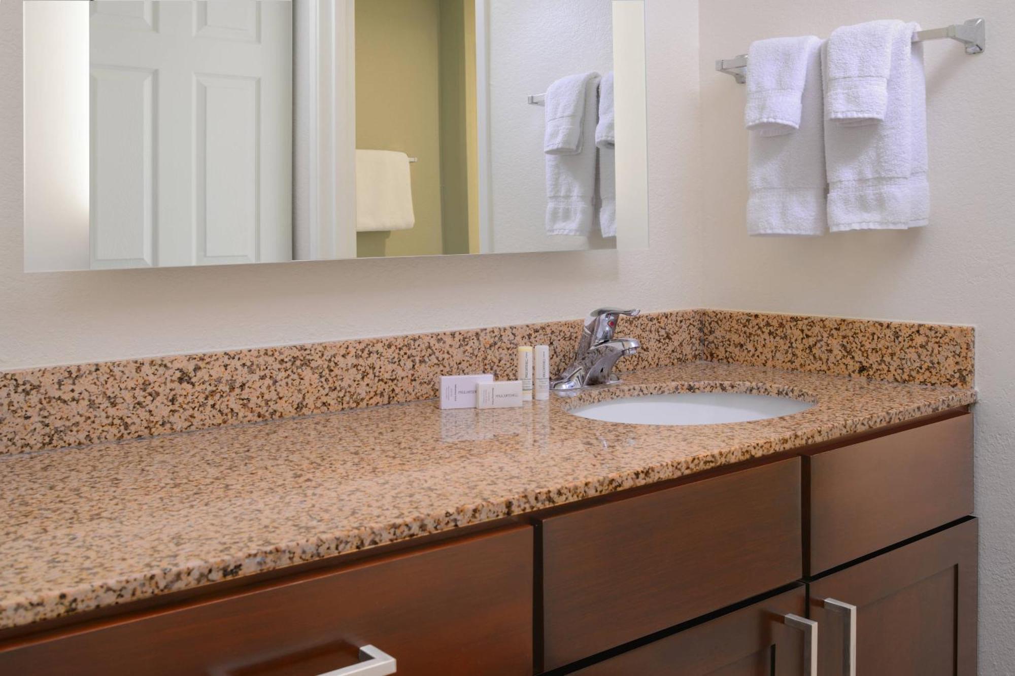 By Marriott Airport/alamo Heights Hotel 3*
