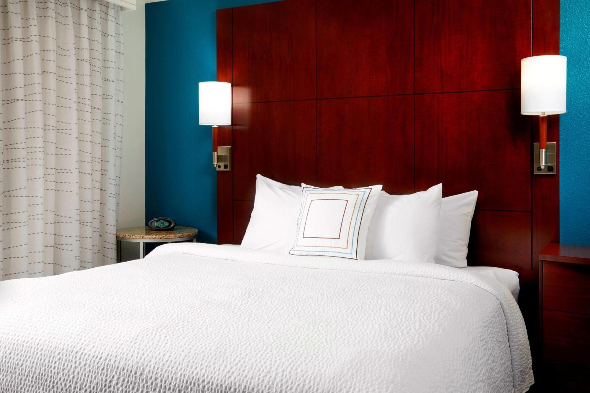 Hotel By Marriott Six Flags At The Rim 3*