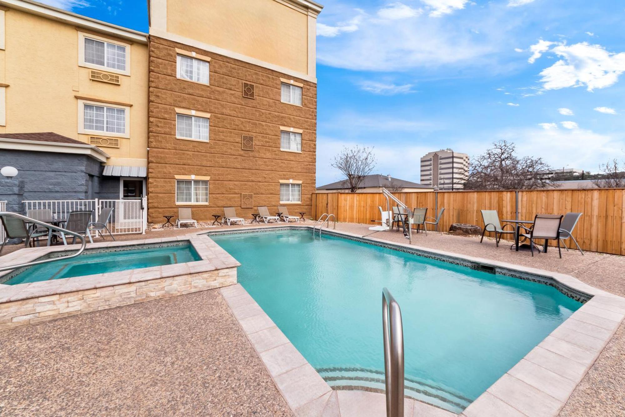 Quality & Airport North - Stone Oak Hotel
