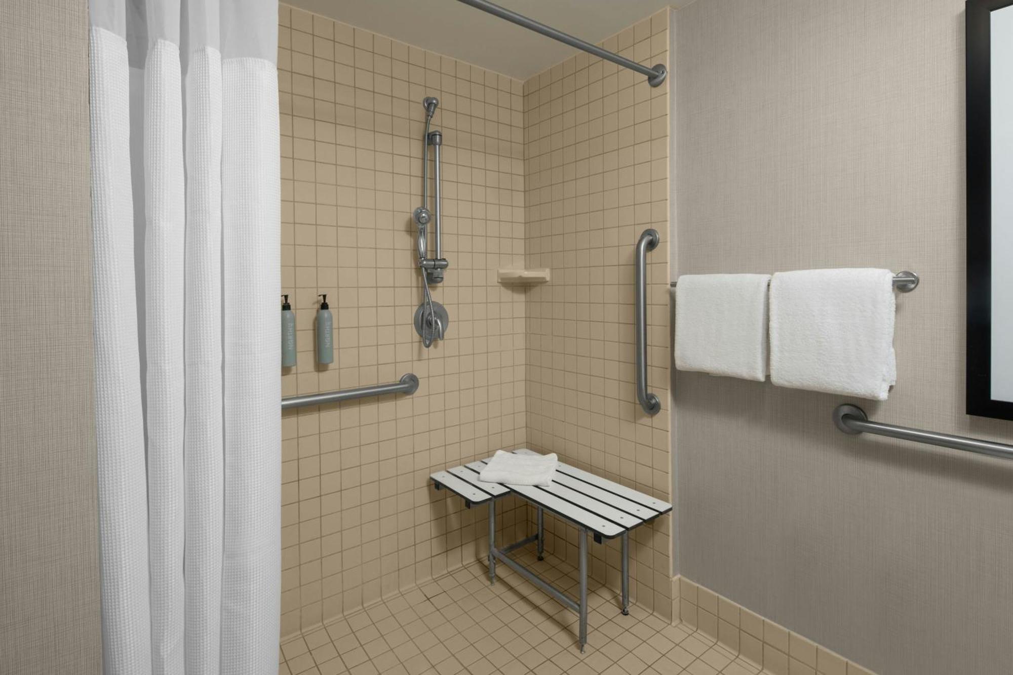 By Marriott Airport/alamo Heights 3* San Antonio