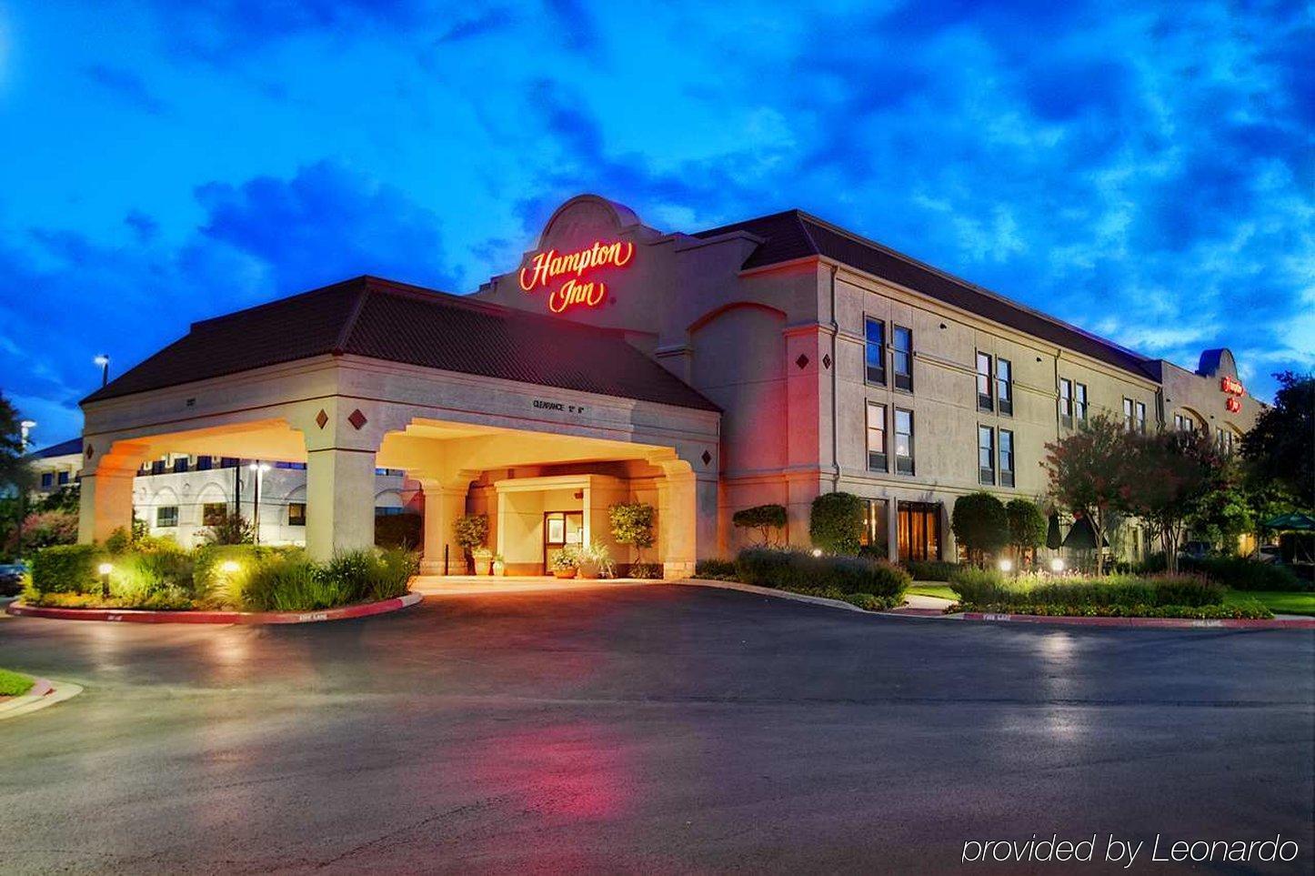 Hampton Stone Oak Hotel 3*