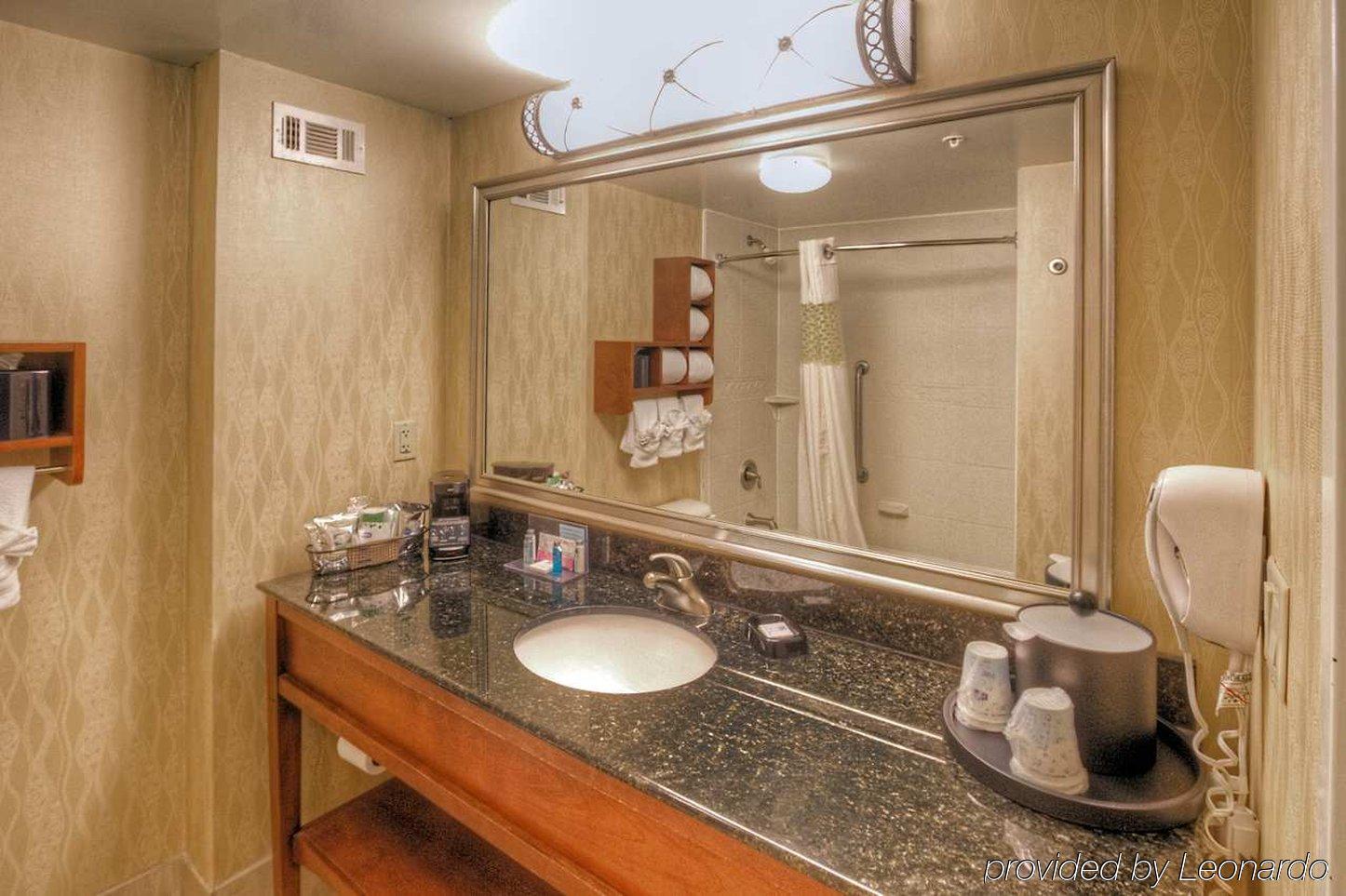 Hotel Hampton Stone Oak 3*
