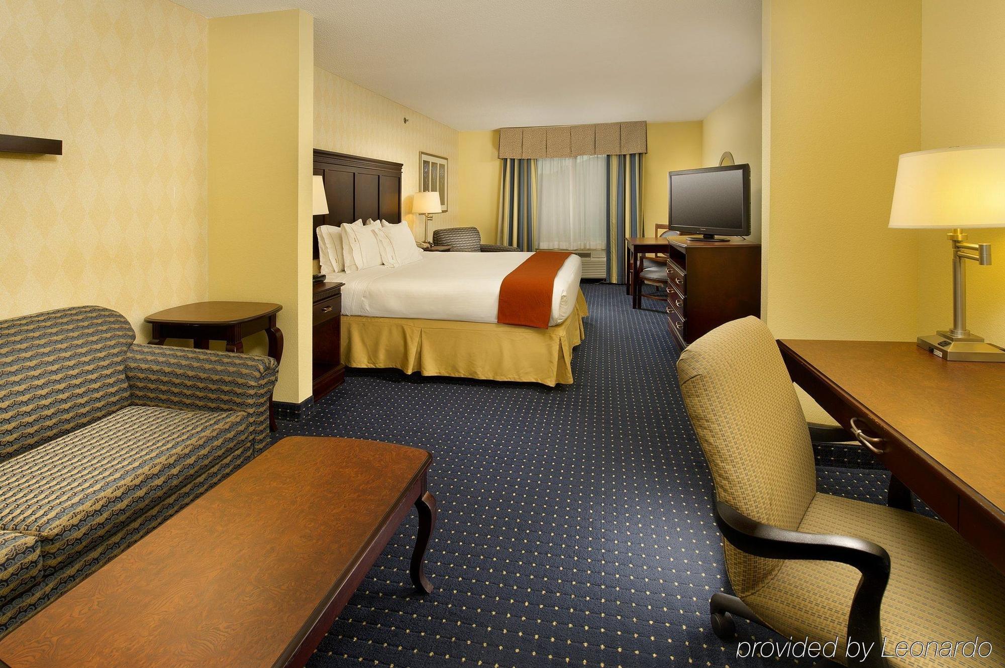 Express & West Sea World Area By Ihg Hotel