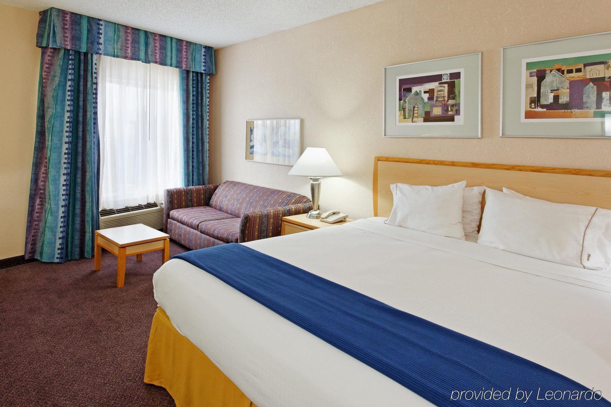 Express & - Rivercenter Area By Ihg 3*