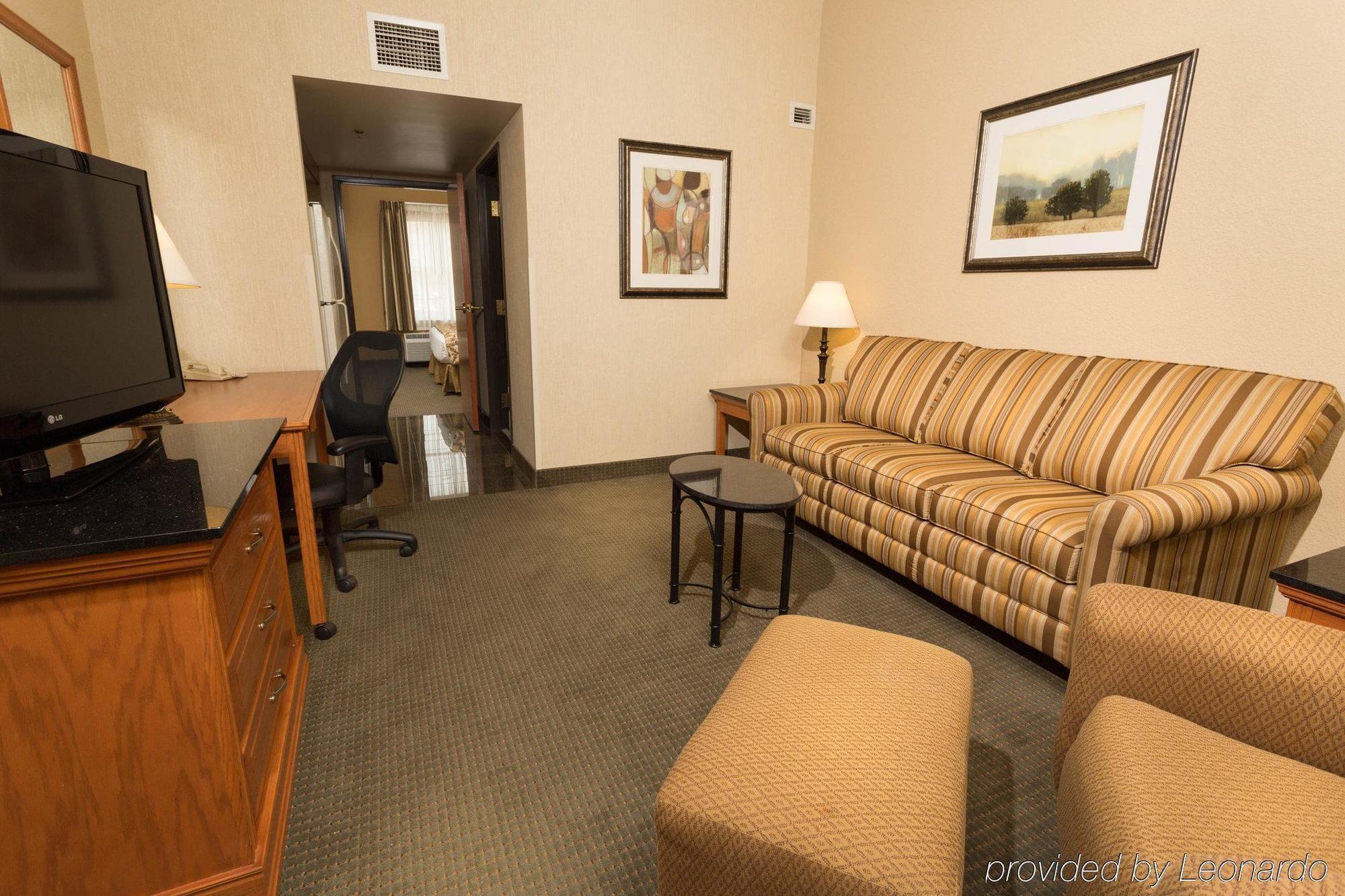 Hotel Drury & Northwest Medical Center 3*