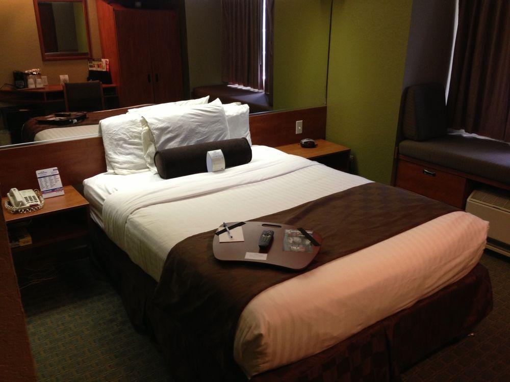 Hotel Super 8 By Wyndham Downtown Ne 2*