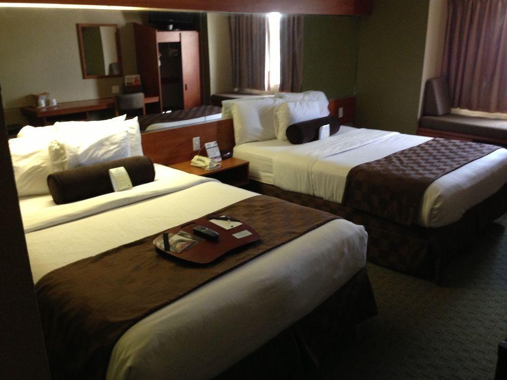 Hotel Super 8 By Wyndham Downtown Ne San Antonio