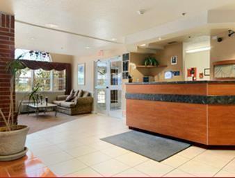 Hotel Super 8 By Wyndham Downtown Ne 2*
