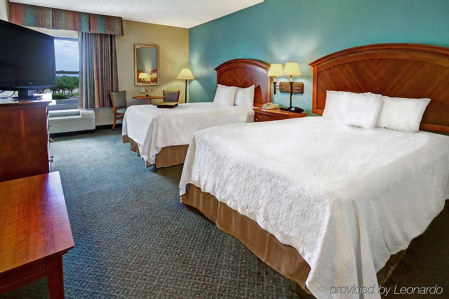 Hampton Stone Oak Hotel 3*