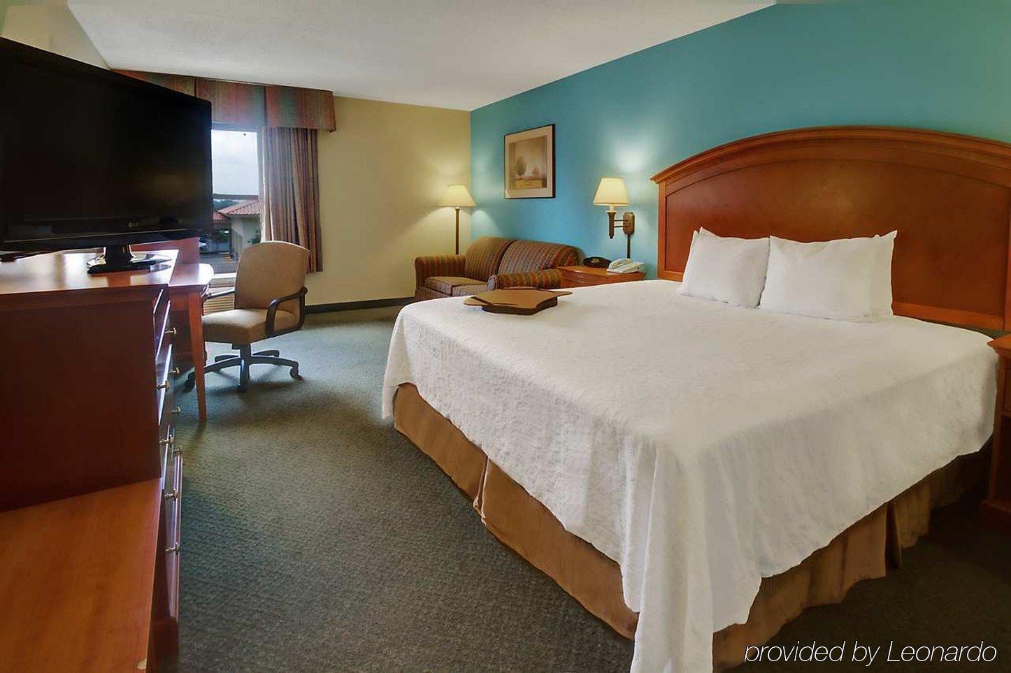 Hampton Stone Oak Hotel