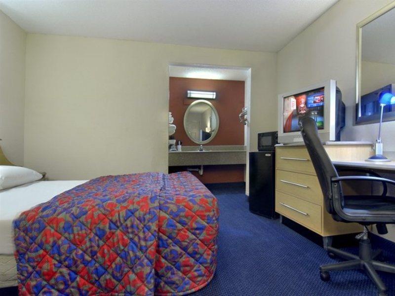 Travelodge By Wyndham Lackland Afb North