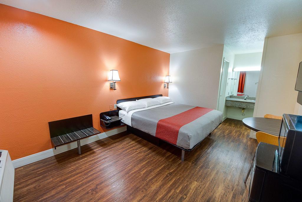 Americas Value Hotel 2*