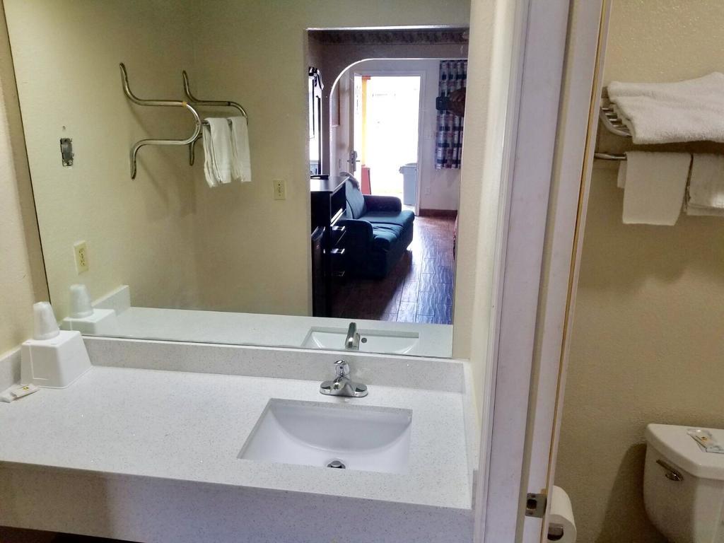 Motel Raintree And Suites San Antonio