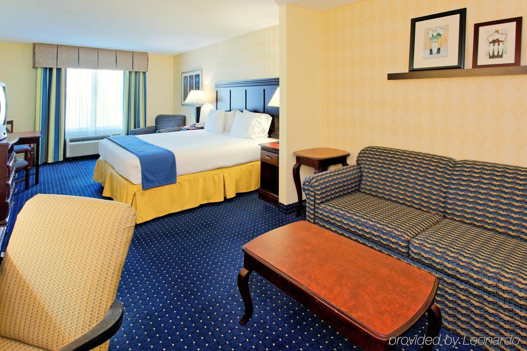 Express & West Sea World Area By Ihg 3*