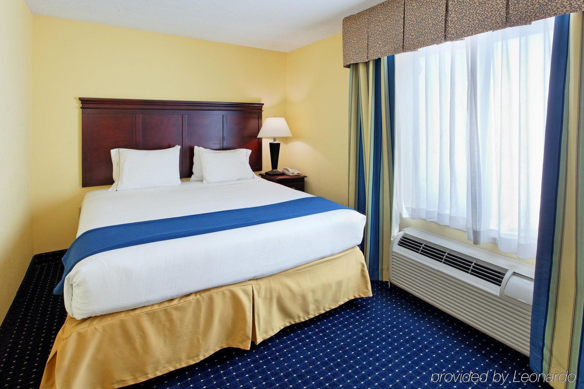 Hotel Express & West Sea World Area By Ihg 3*