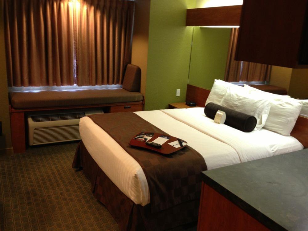 Hotel Super 8 By Wyndham Downtown Ne San Antonio