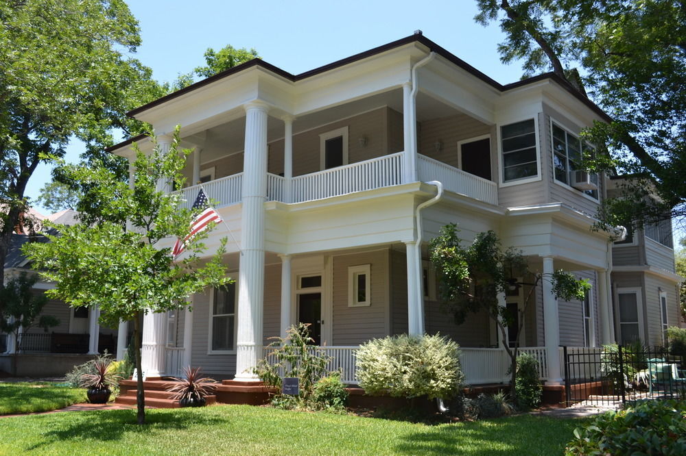 O'casey's Hotel