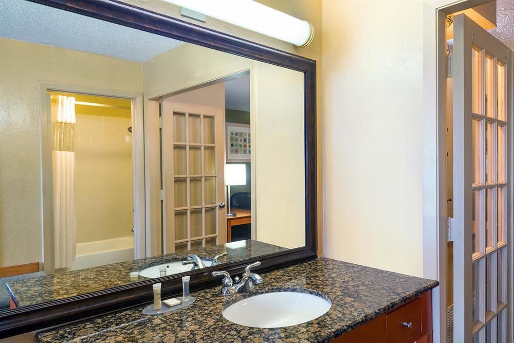 Hotel Quality & I-35 Near Frost Bank Center 2*