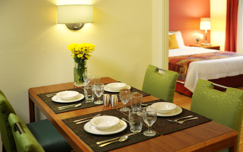 Hotel By Marriott Airport/alamo Heights