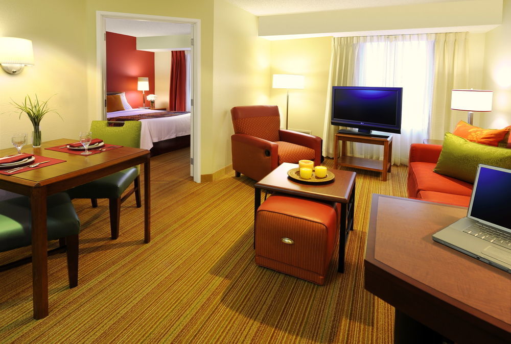 By Marriott Airport/alamo Heights