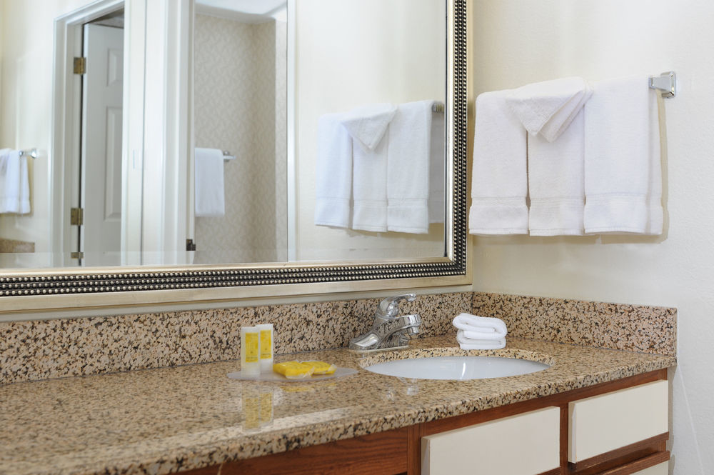 Hotel By Marriott Airport/alamo Heights 3*
