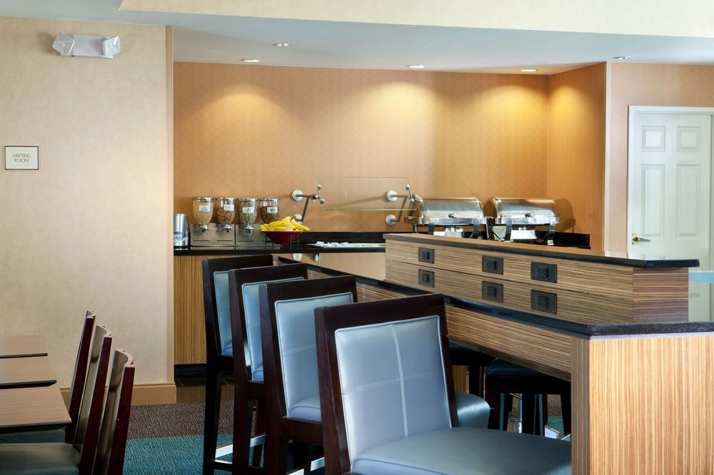 By Marriott Airport/alamo Heights Hotel