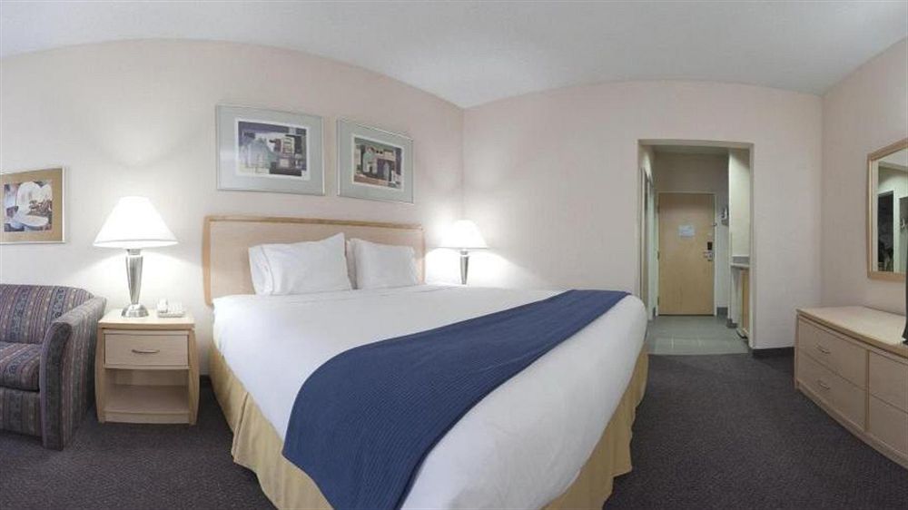 Express & - Rivercenter Area By Ihg Hotel 3*