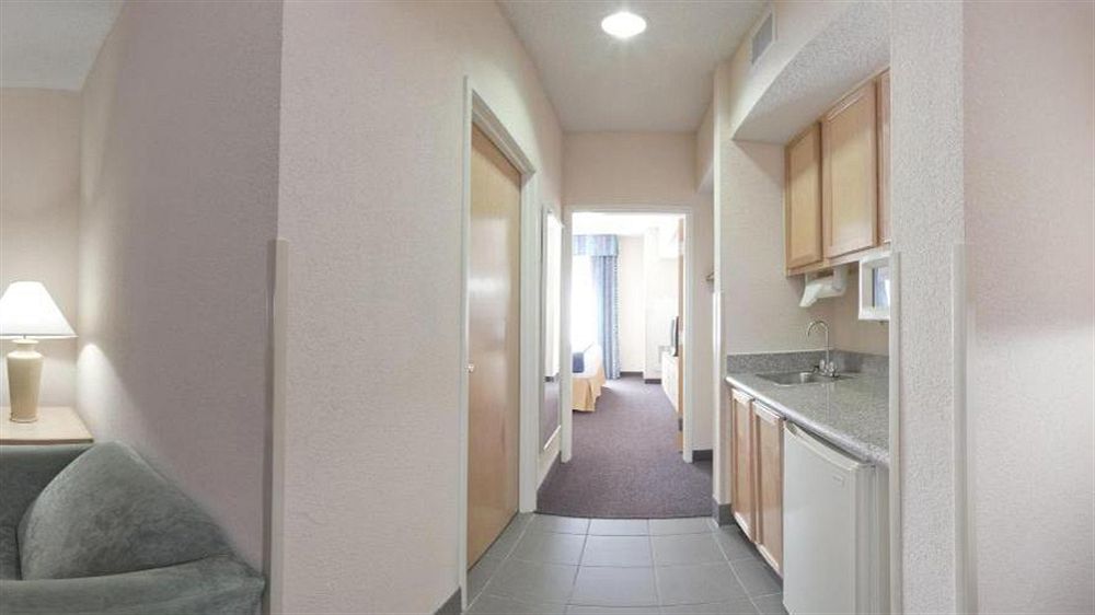 Express & - Rivercenter Area By Ihg 3*
