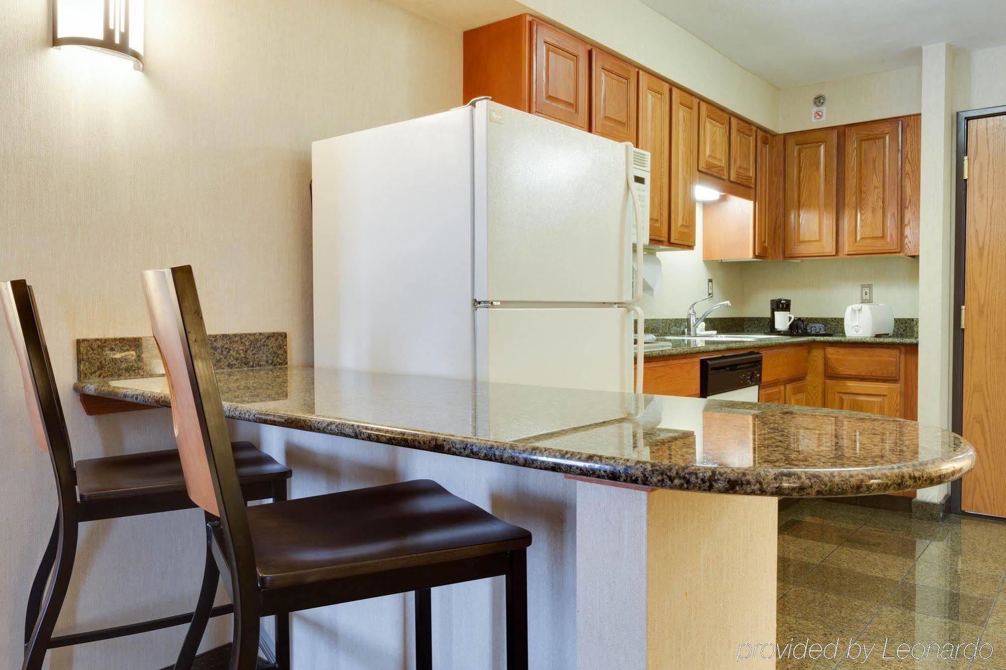 Drury & Northwest Medical Center Hotel