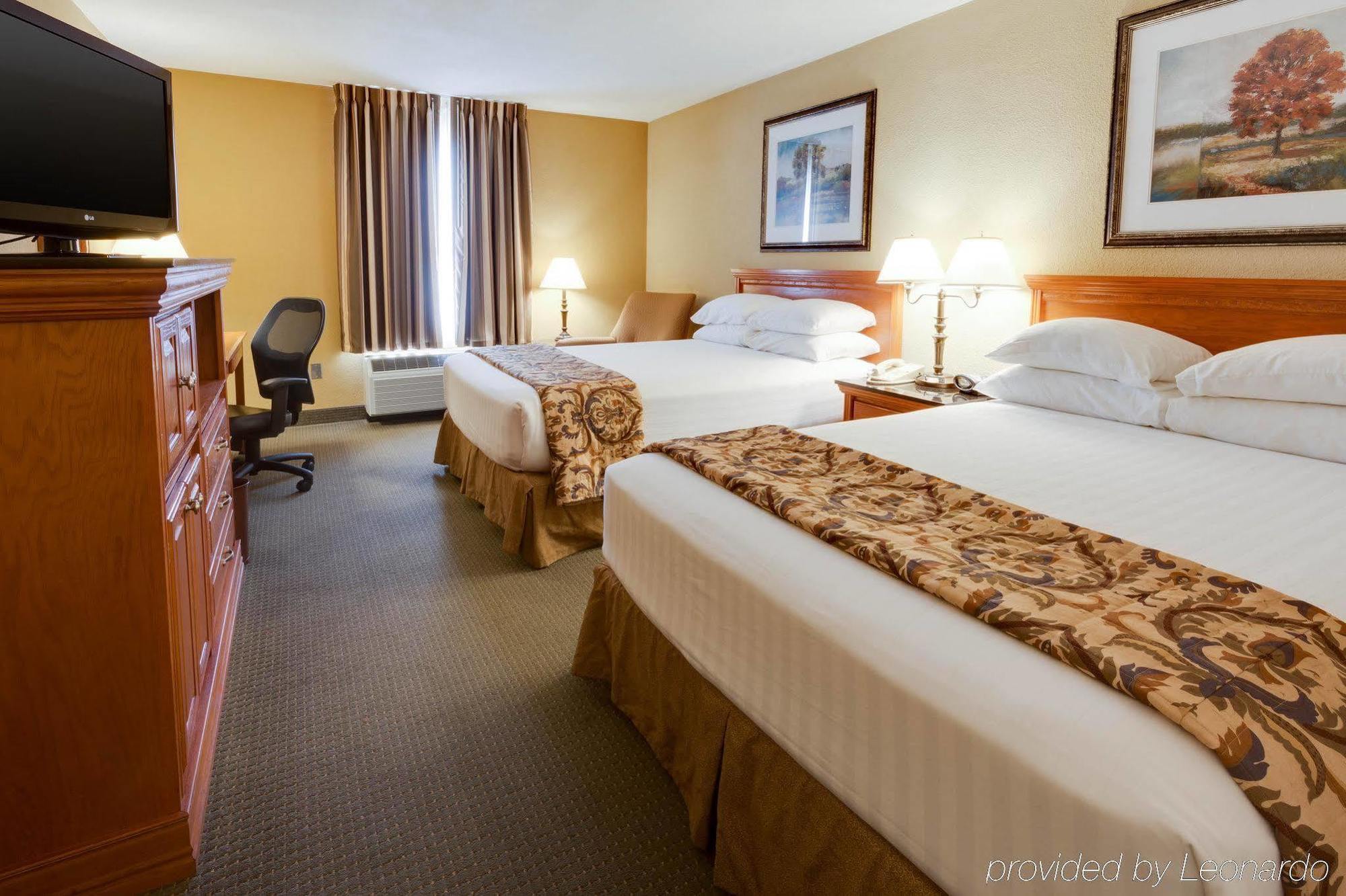 Hotel Drury & Northwest Medical Center