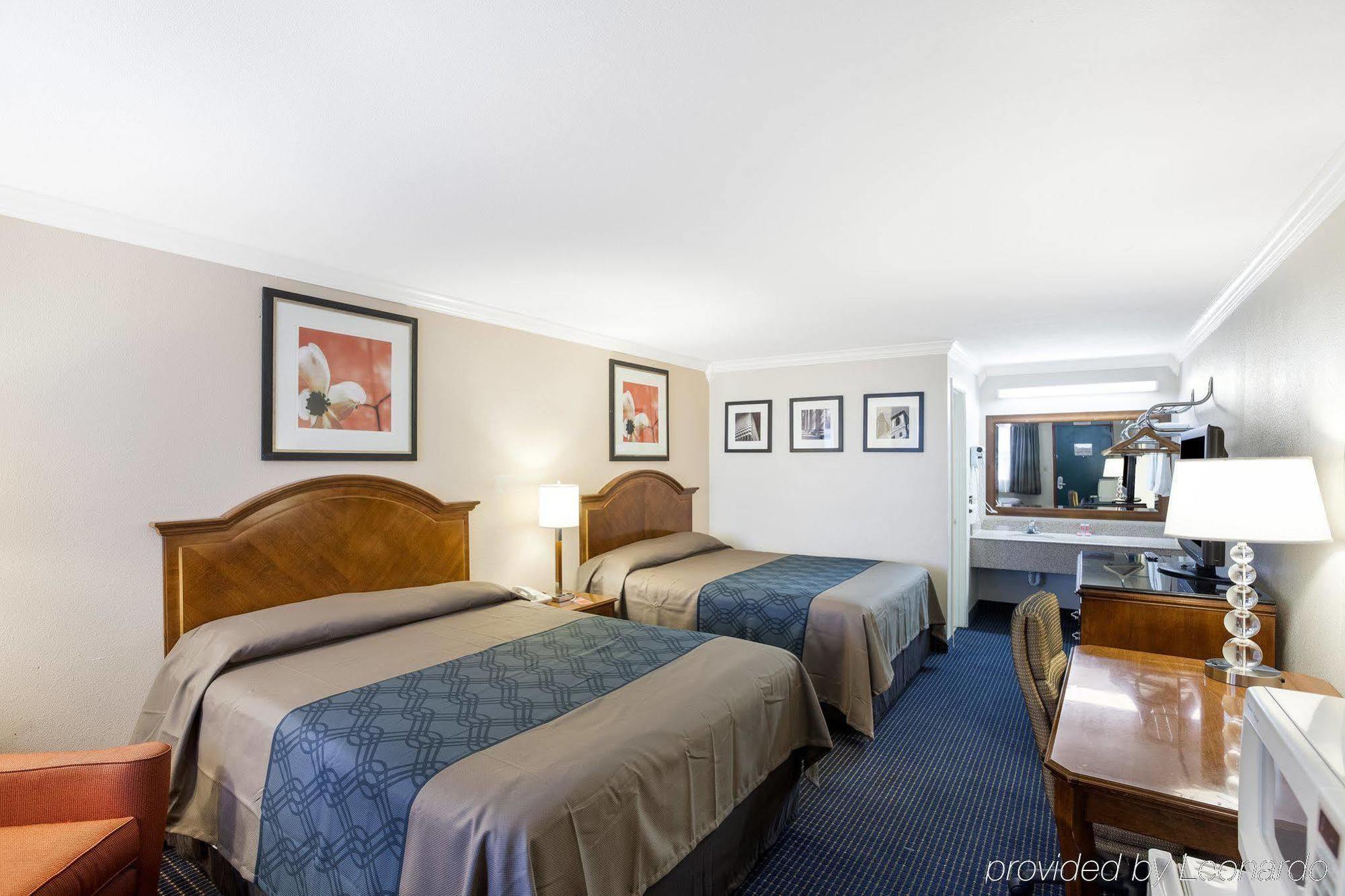 Motel University &