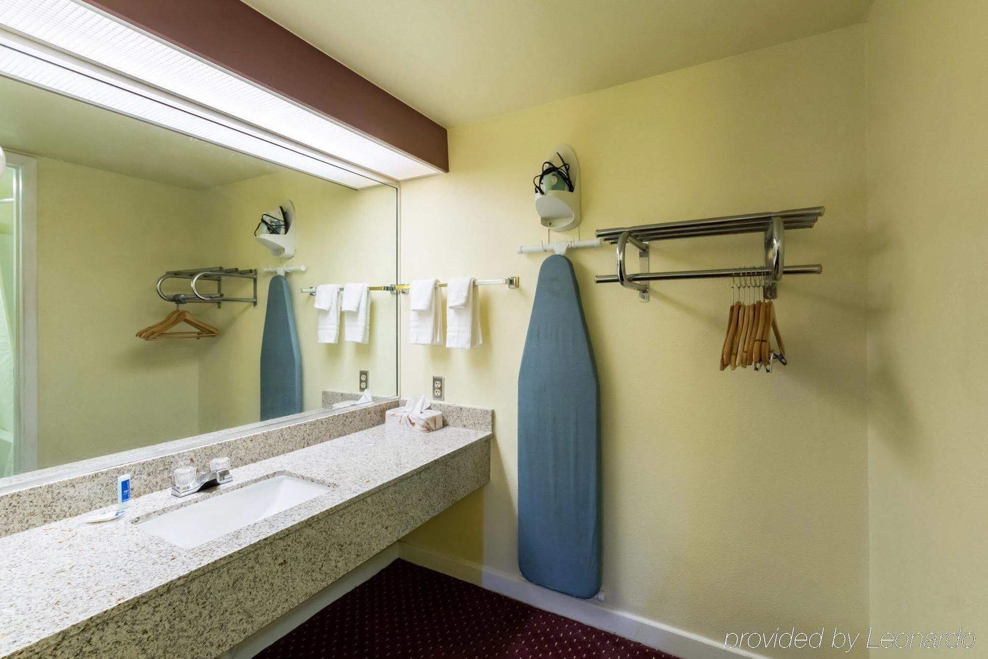 Hillview At Six Flags Fiesta Motel San Antonio
