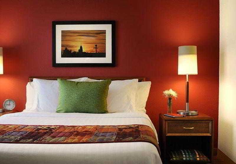 By Marriott Airport/alamo Heights Hotel San Antonio