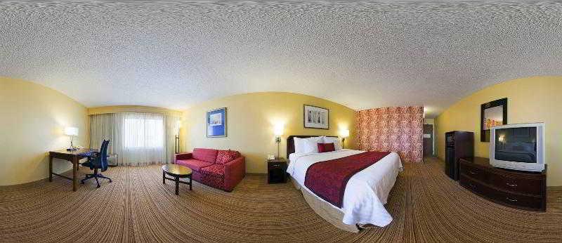 Courtyard By Marriott Airport/north Star Mall