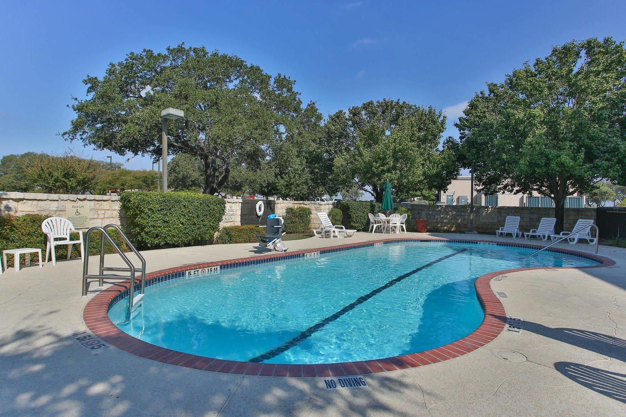 Hampton Stone Oak Hotel