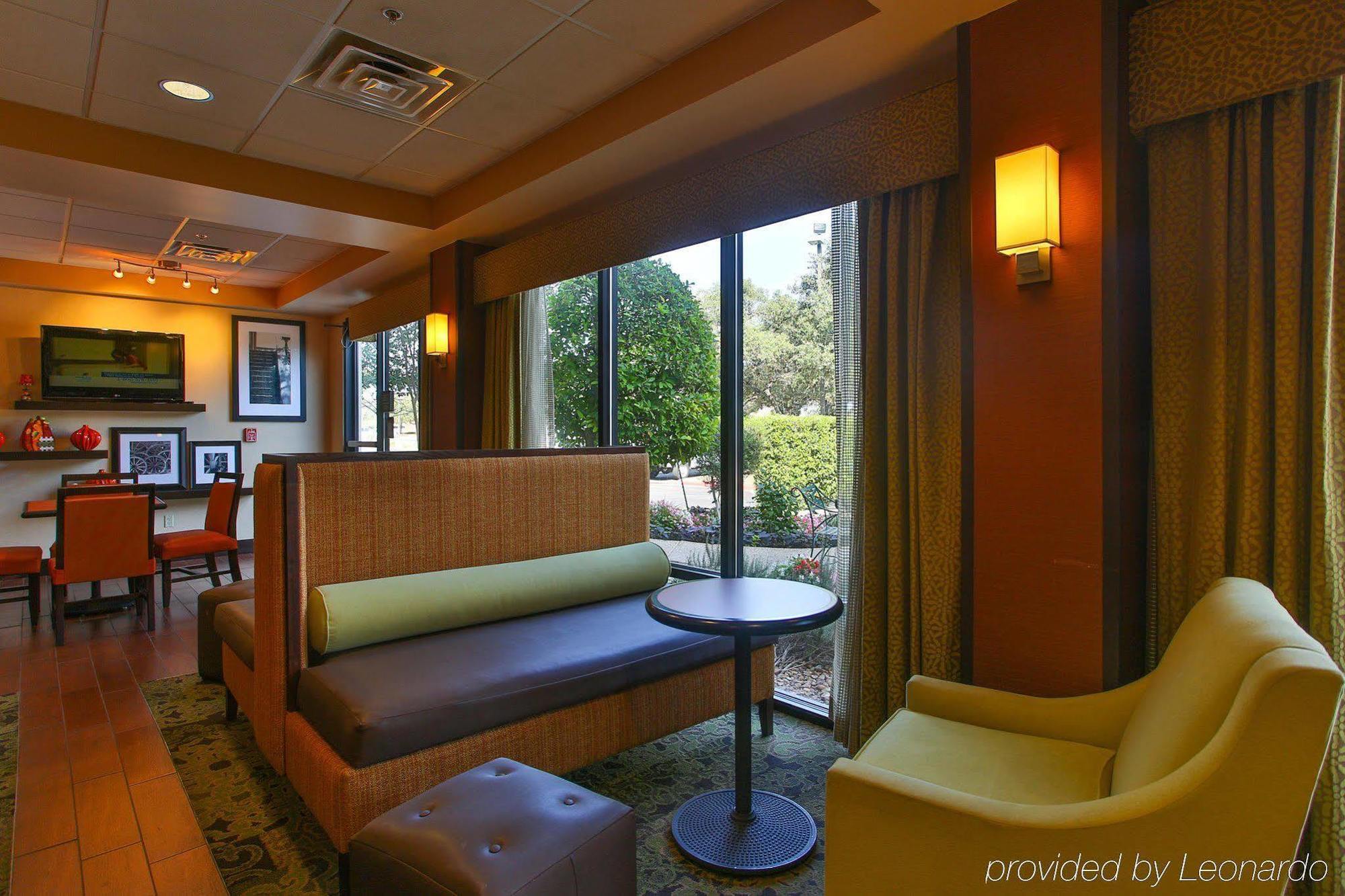 Hotel Hampton Stone Oak 3*