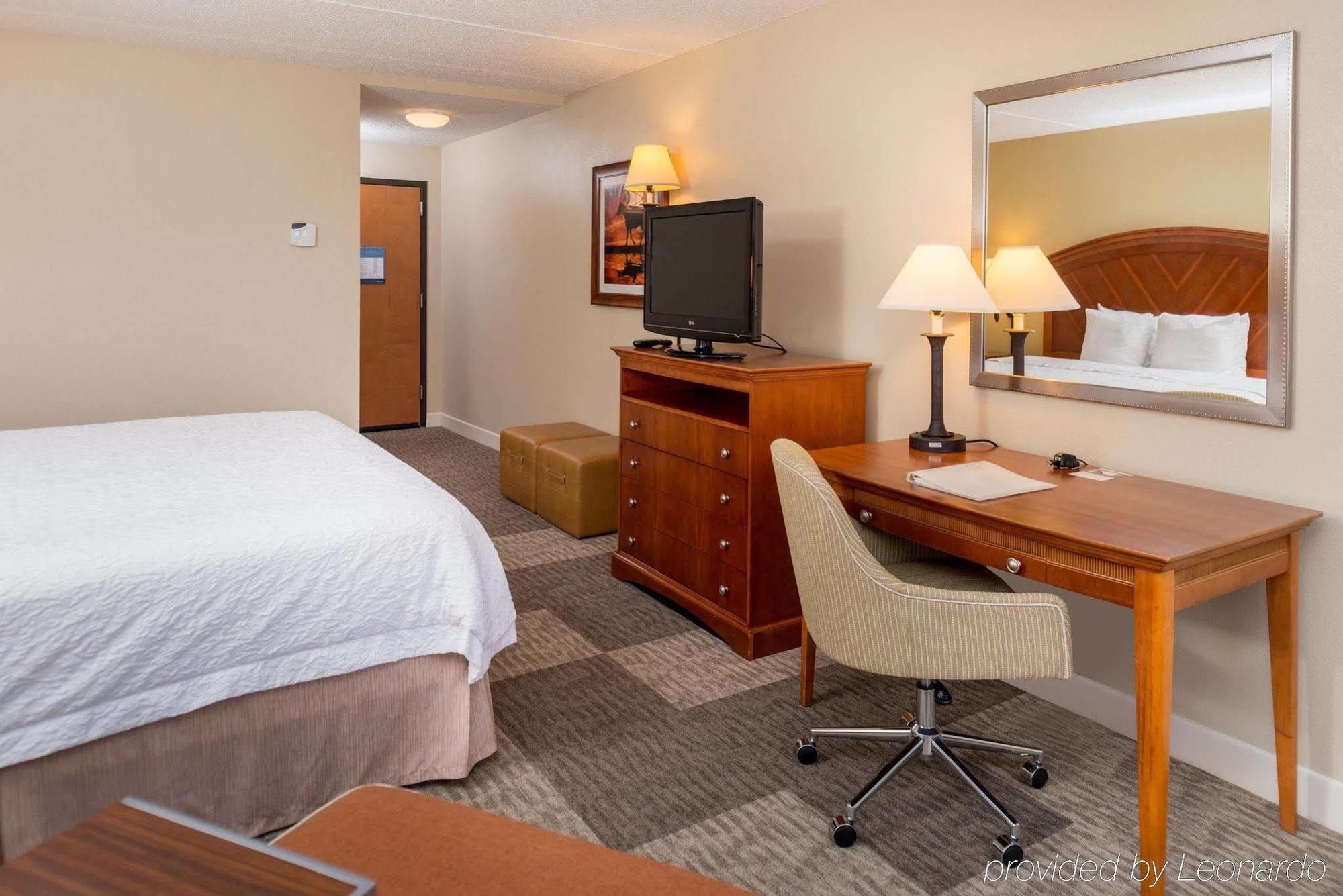 Hampton Stone Oak Hotel