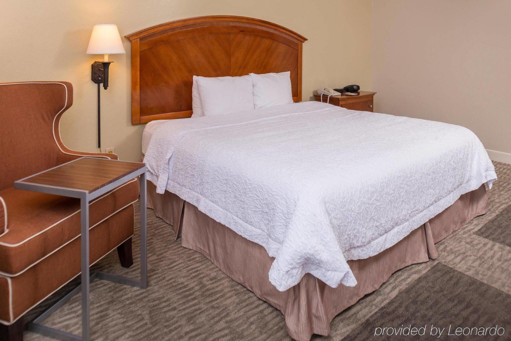 Hampton Stone Oak Hotel
