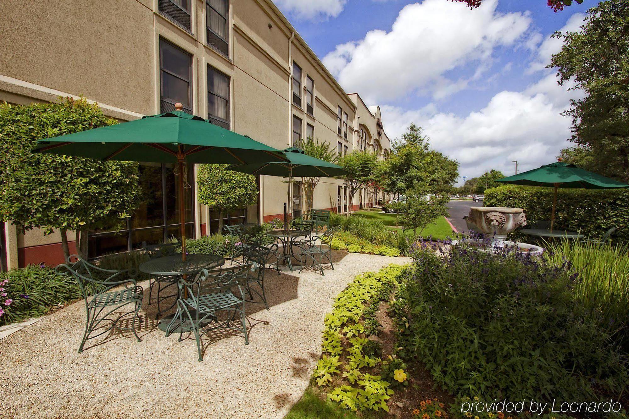 Hampton Stone Oak Hotel