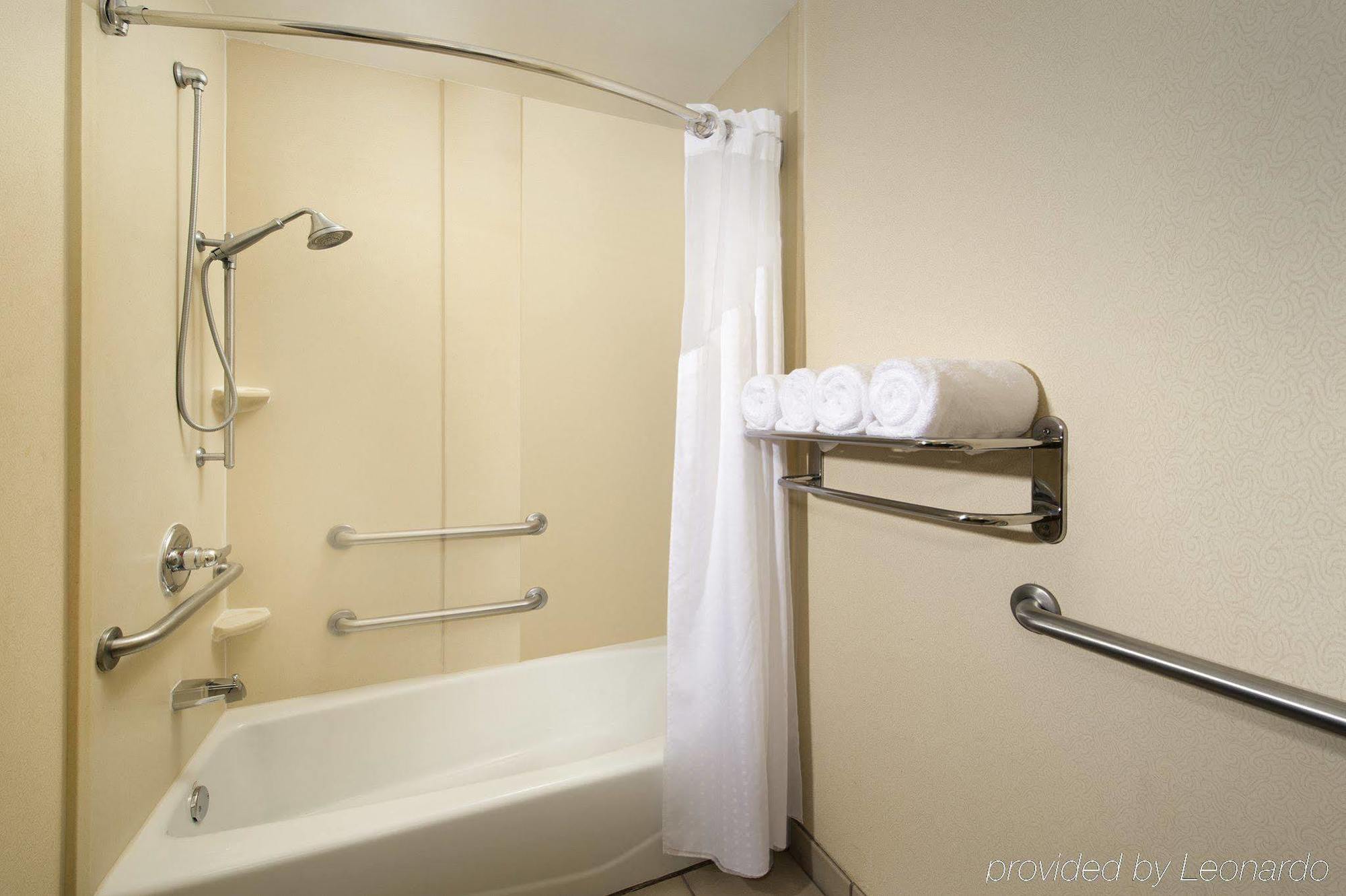 Express & West Sea World Area By Ihg 3*