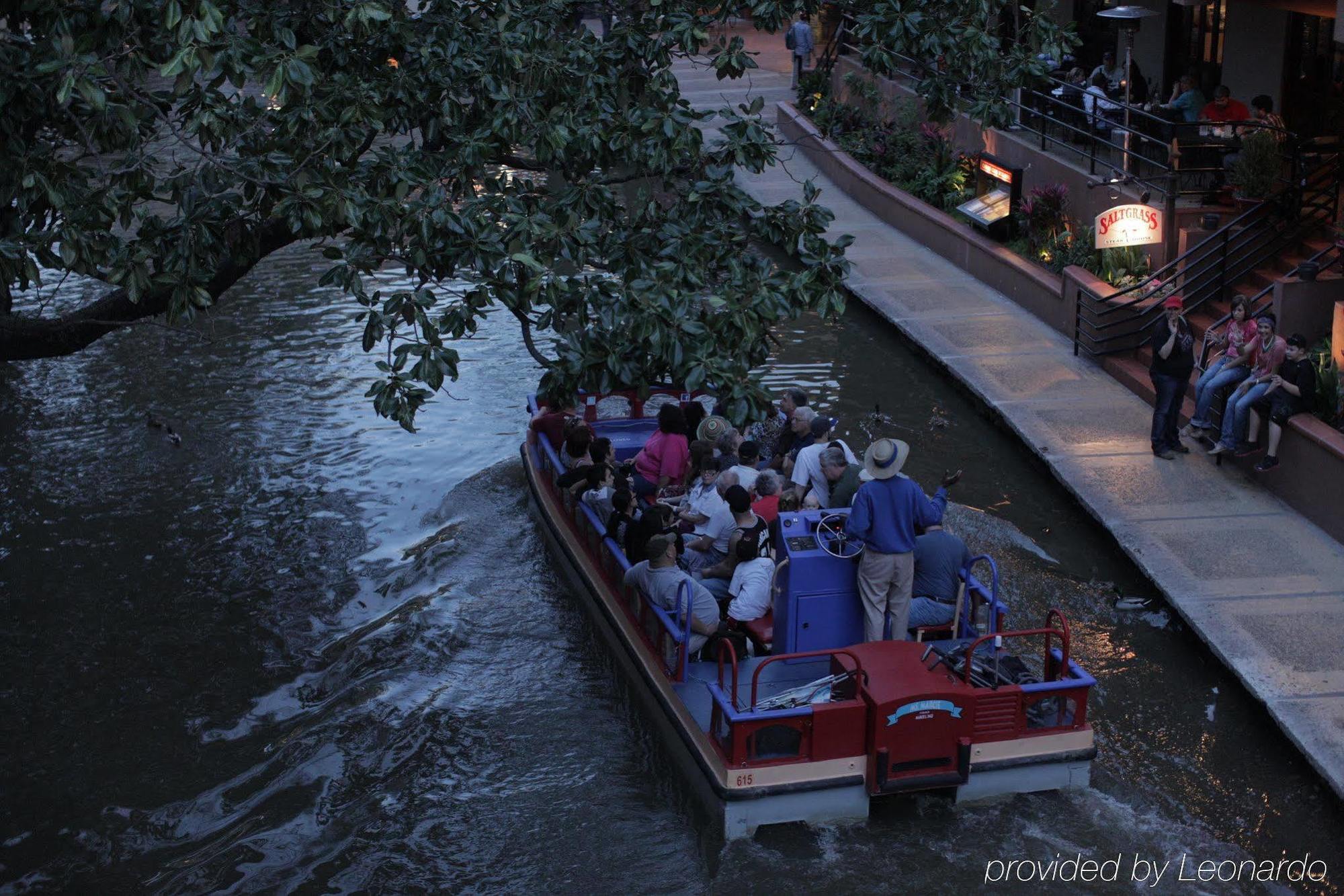 Comfort Alamo-river Walk 3*