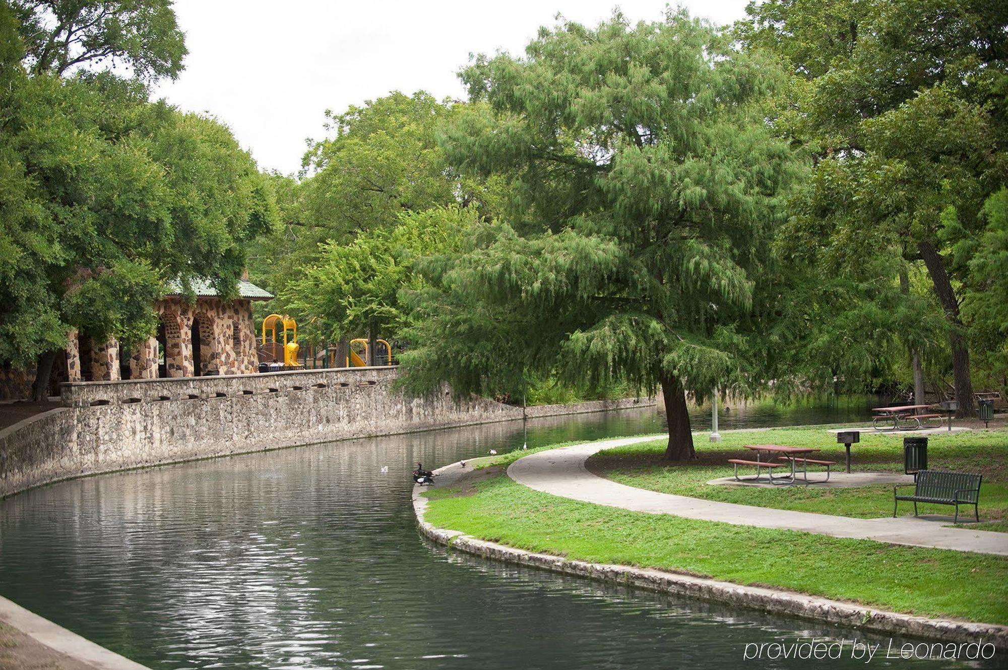 Comfort Alamo-river Walk Hotel 3*