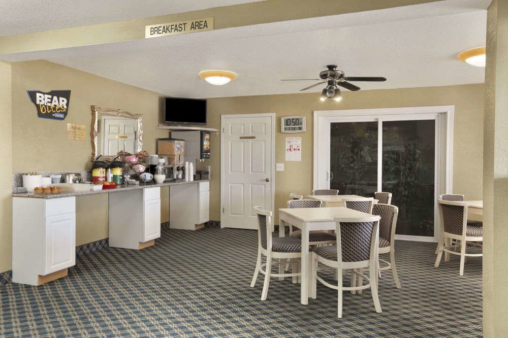 Inn Quality I-10 East Near Frost Bank Center 2*
